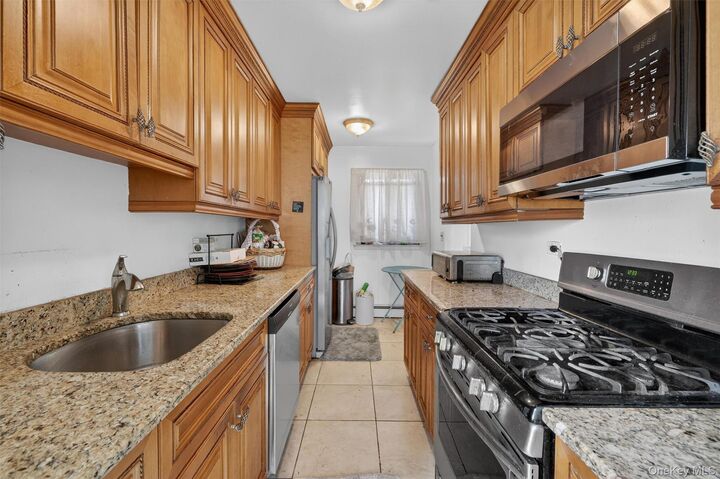 Property Photo:  150 Glenwood Avenue F5  NY 10703 