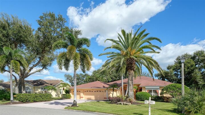 Property Photo: 9488 Hawksmoor Lane FL 34238
