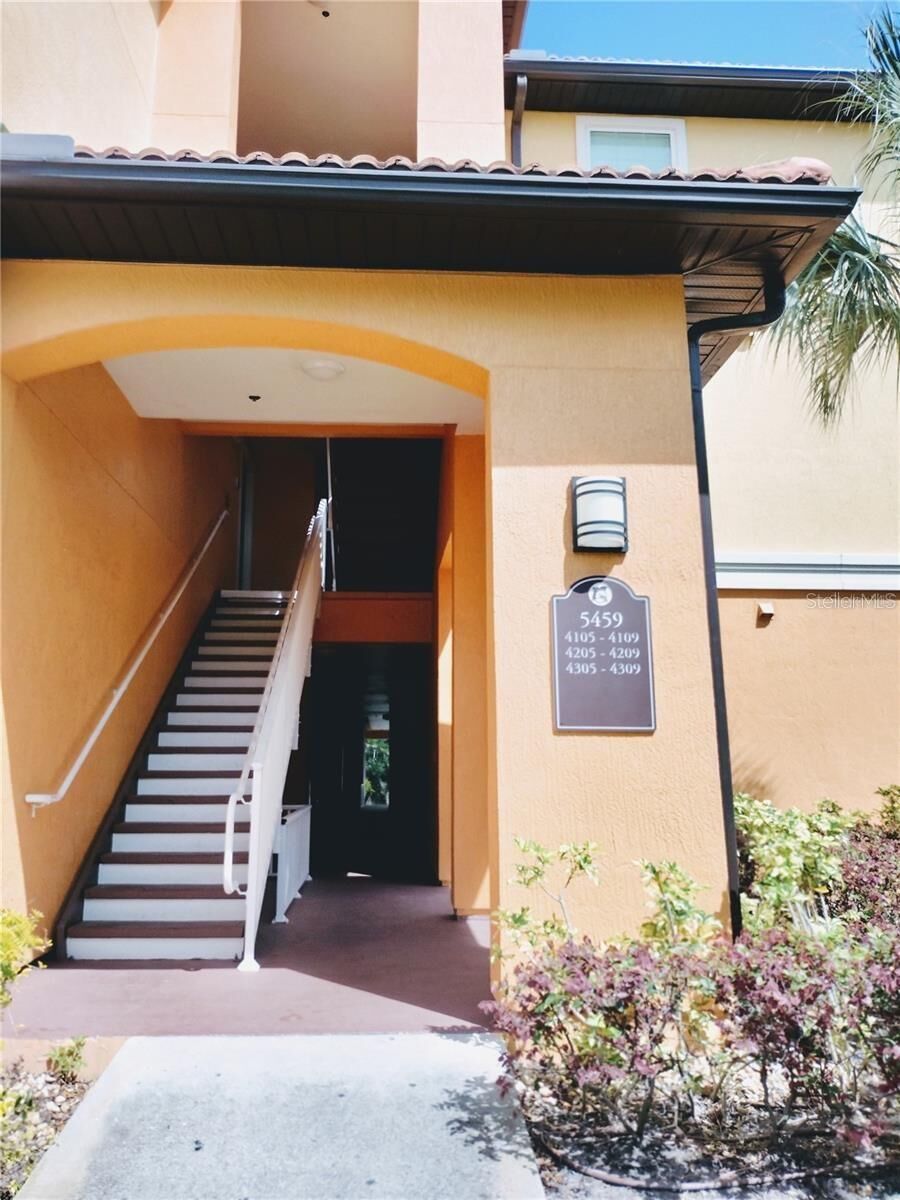 Property Photo: 5459 Vineland Road 4206 FL 32811