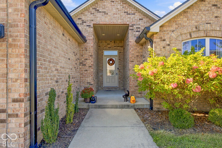 Property Photo: 4352 Westminster Place IN 47201