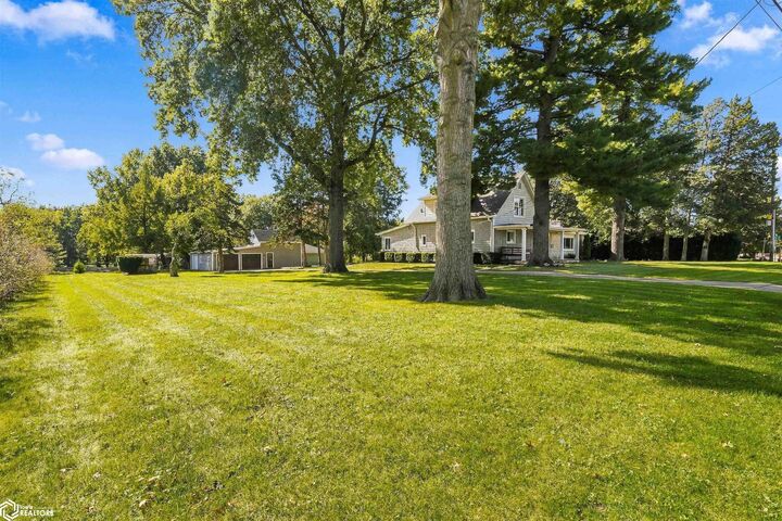 Property Photo:  2747 Sunnyside Avenue  IA 52601 
