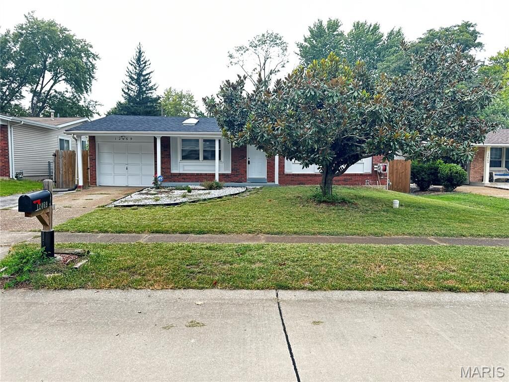 Property Photo:  12469 Glengate Drive  MO 63043 