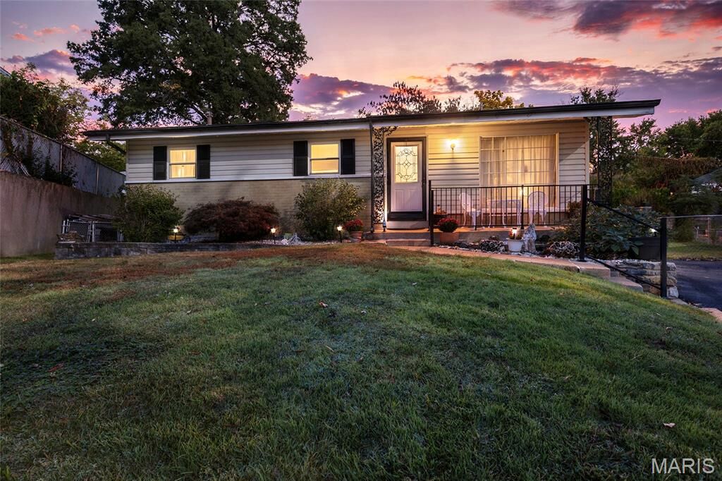 Property Photo:  10905 Hampshire Manor Court  MO 63123 