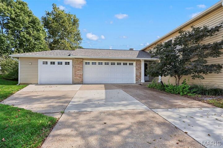 Property Photo:  910 Summer Leaf Drive  MO 63376 