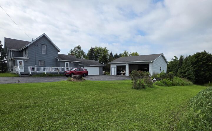 Property Photo: 6896 Arthur Rd WI 53027
