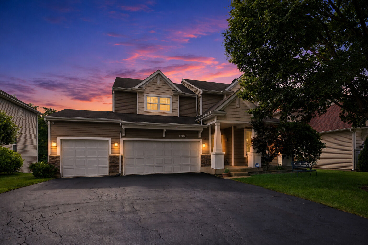 Property Photo:  1009 Grove Lane  IL 60148 