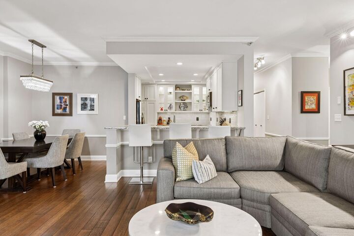 Property Photo:  1235 Yale Place 1307  MN 55403 