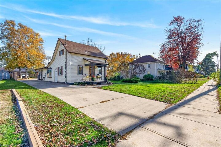 Property Photo: 909 Tamarac Street ON N1A 2E5
