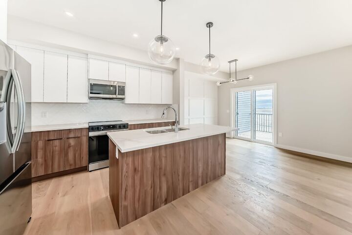 Property Photo:  4 Heritage Mews  AB T4C 2J8 