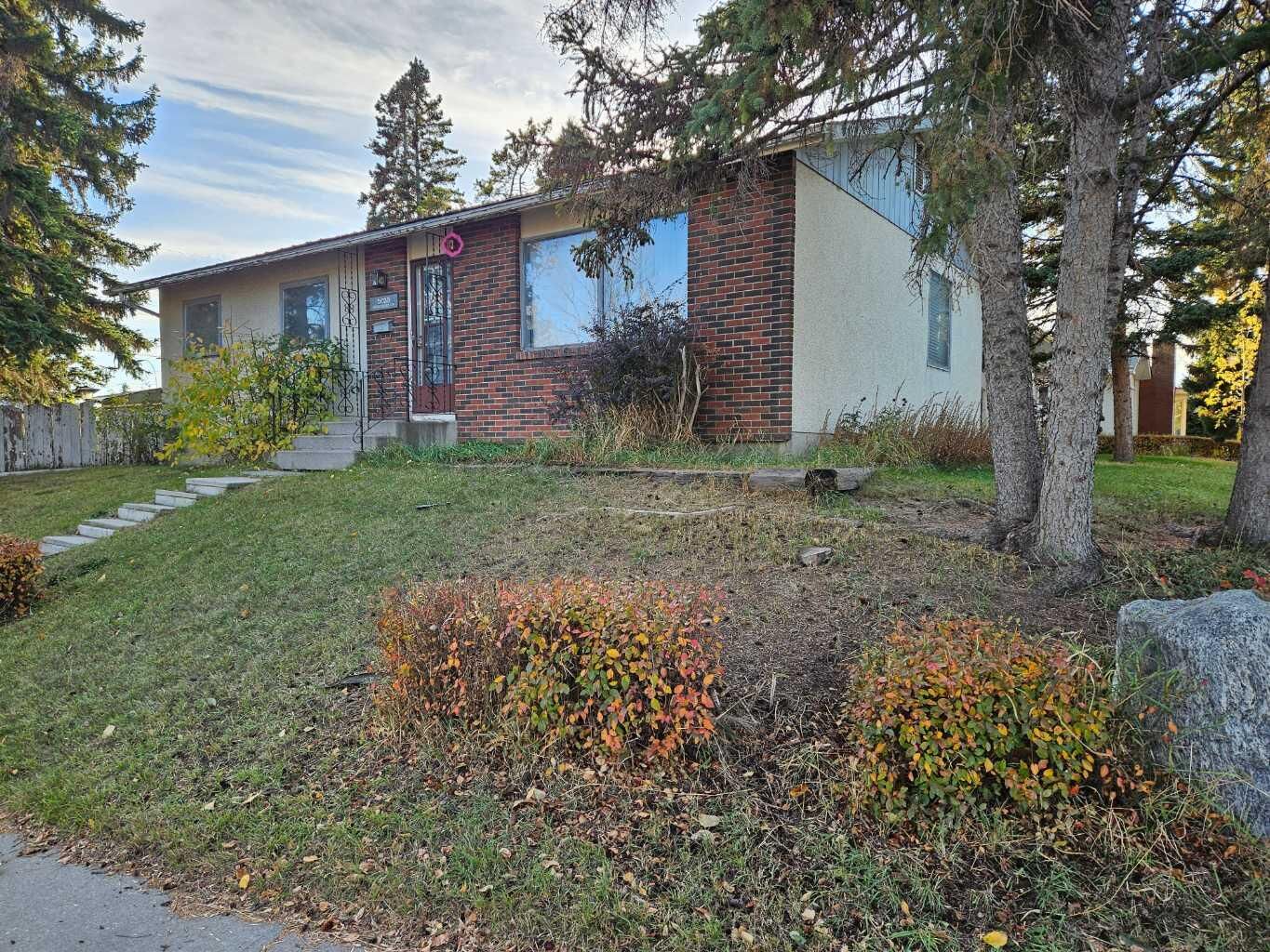 Property Photo:  5039 Marchand Crescent NE  AB T2A 2X3 