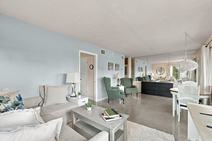 Property Photo:  1115 SE 14th Place 19C  FL 33316 