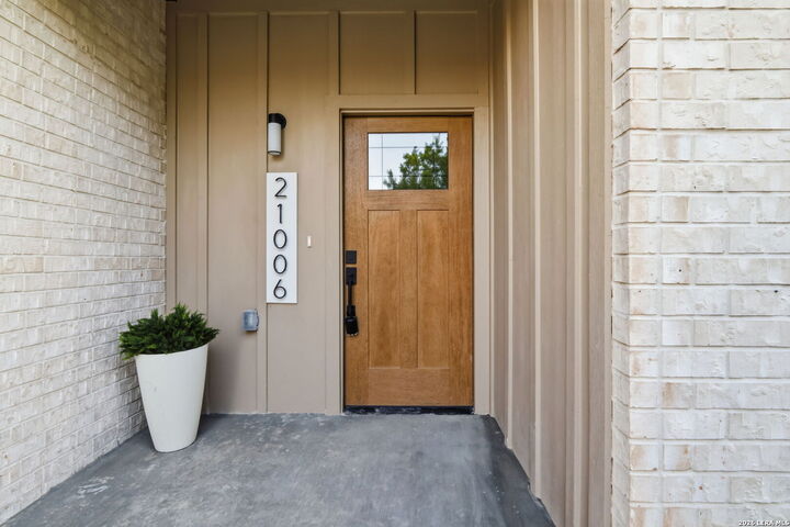 Property Photo:  21006 Promontory Cir  TX 78258 