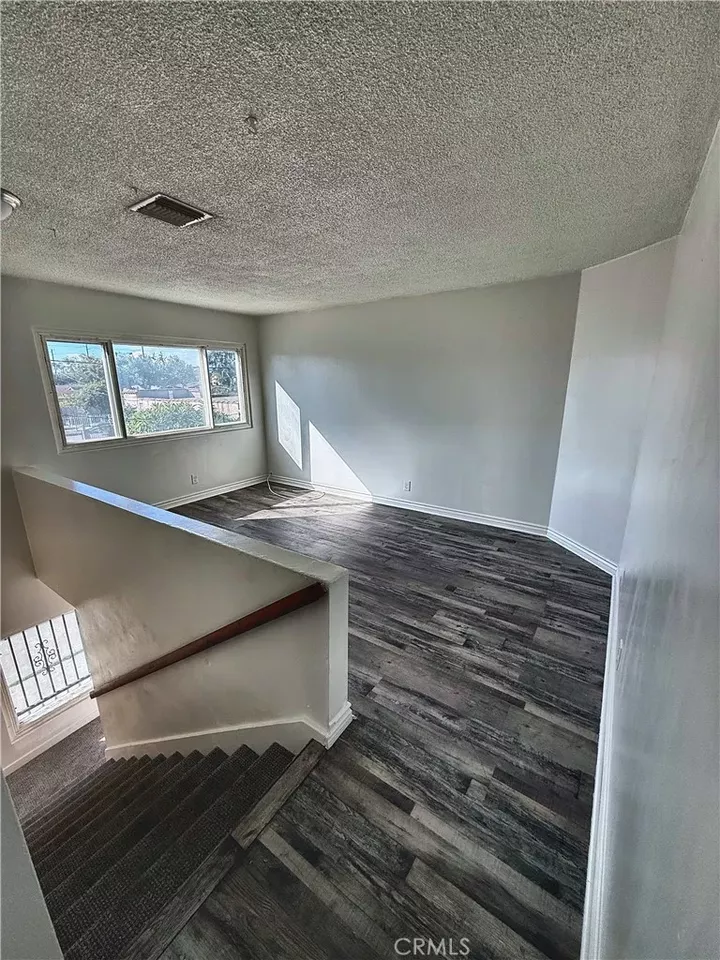 Property Photo:  333 W Spruce Avenue A  CA 90301 