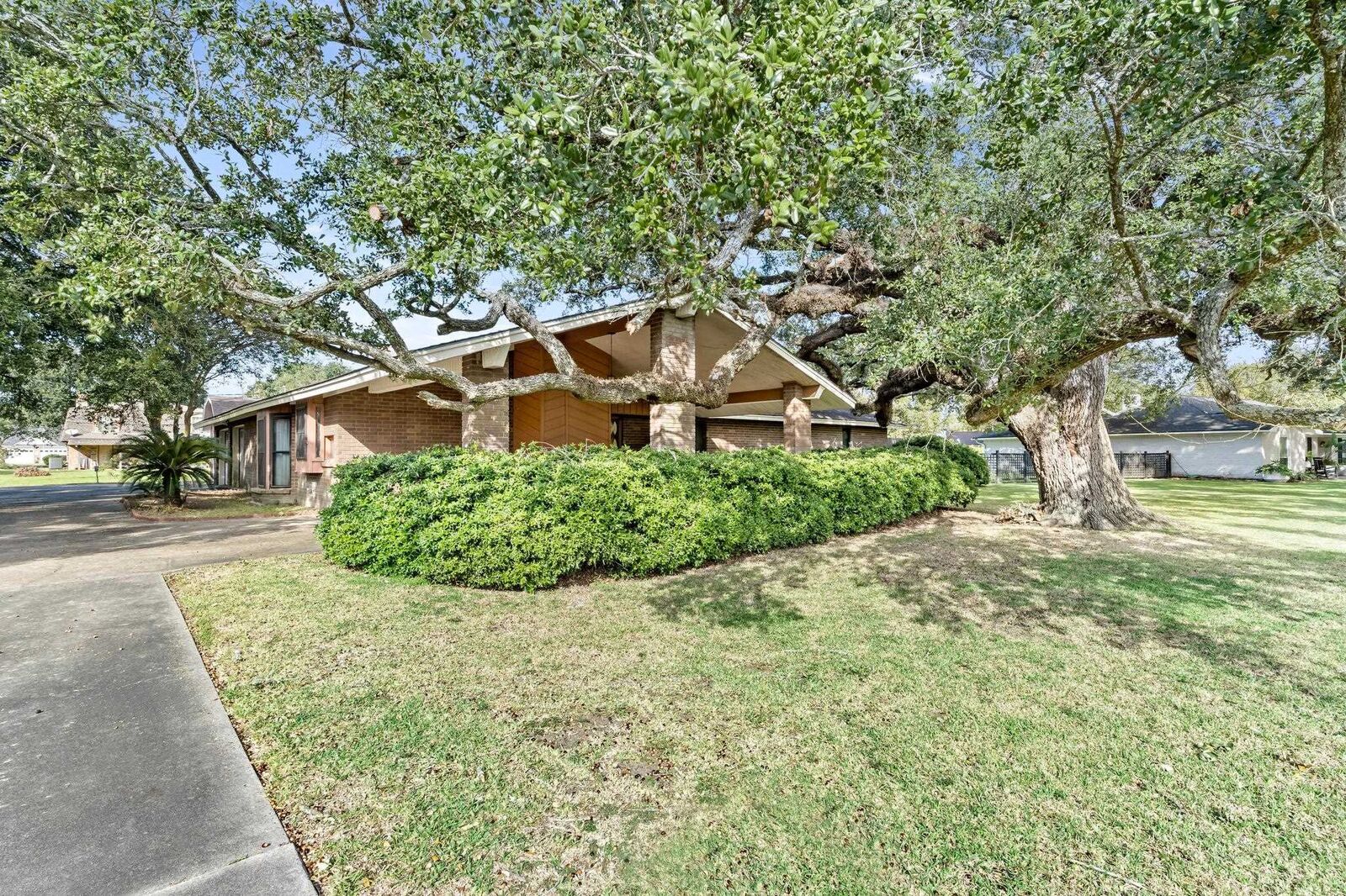 Property Photo: 9004 Oak Vista TX 77630