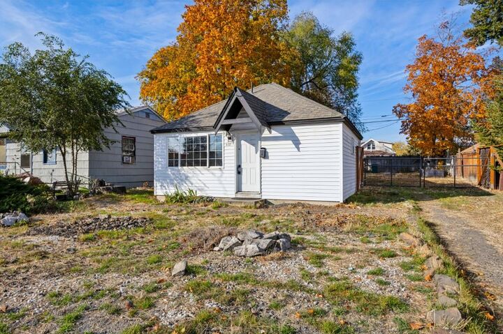 Property Photo: 5127 N Maple St WA 99205