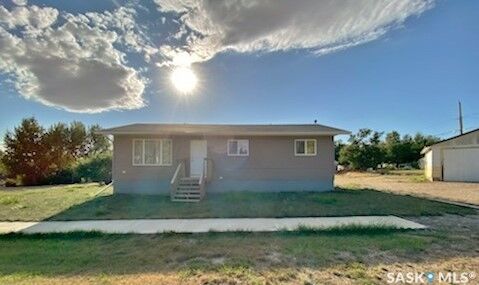 Property Photo:  320 4th Avenue  SK S0L 0V0 