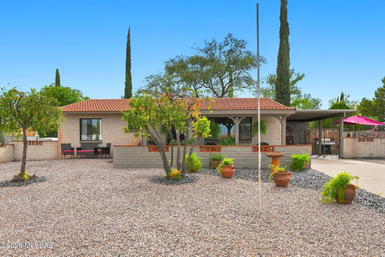 Property Photo:  942 S Abrego Drive  AZ 85614 