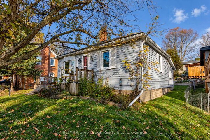 Property Photo:  14 3rd Street NW  ON N0G 1L0 