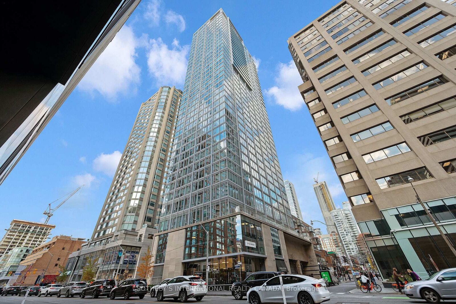 Property Photo:  200 Cumberland Street 3005  ON M5R 1A2 