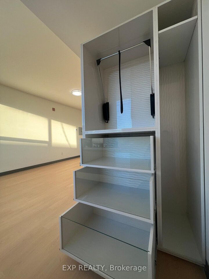 Property Photo:  264-268 Ottawa Street N 4  ON L8H 3Z9 