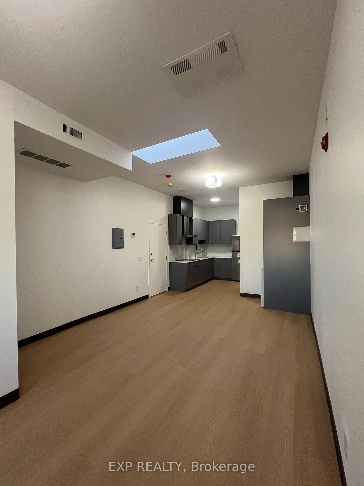 Property Photo:  264-268 Ottawa Street N 1  ON L8H 3Z9 