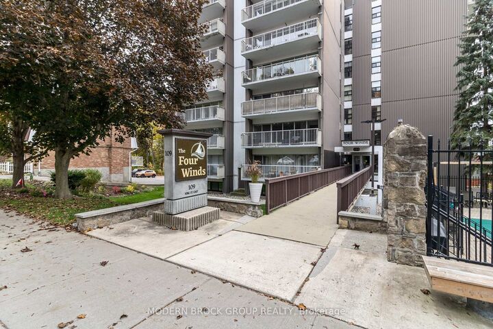 Property Photo:  109 King Street E 902  ON K6V 1B8 