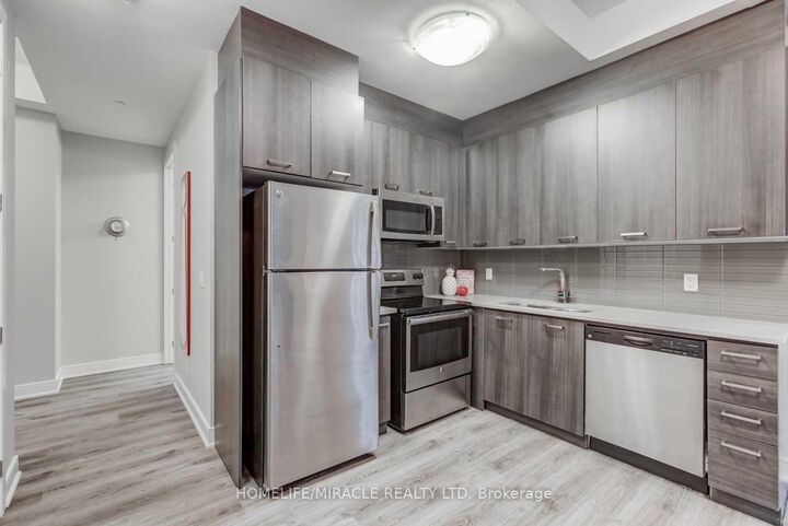 Property Photo:  150 Main Street W 516  ON L8P 1H8 
