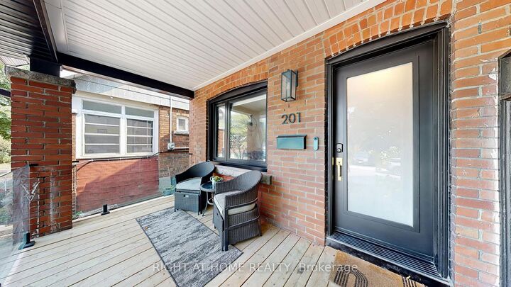 Property Photo:  201 Springdale Boulevard  ON M4C 1Z6 