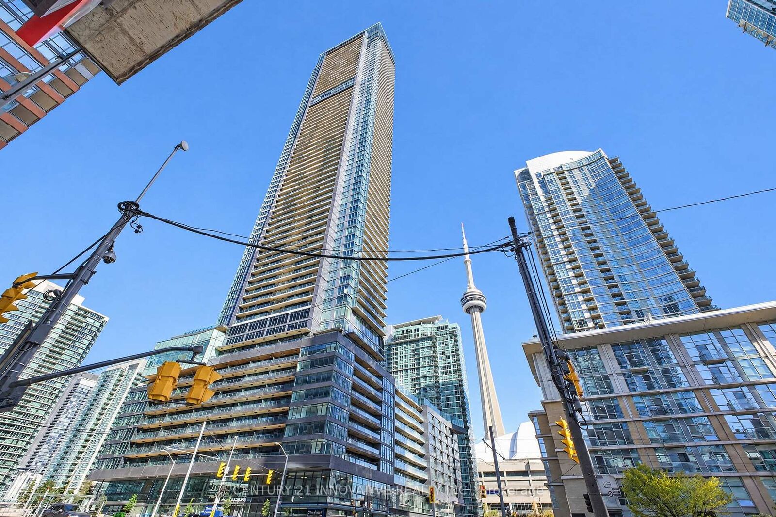Property Photo:  1 Concord Cityplace Way 5702  ON M5V 0X3 