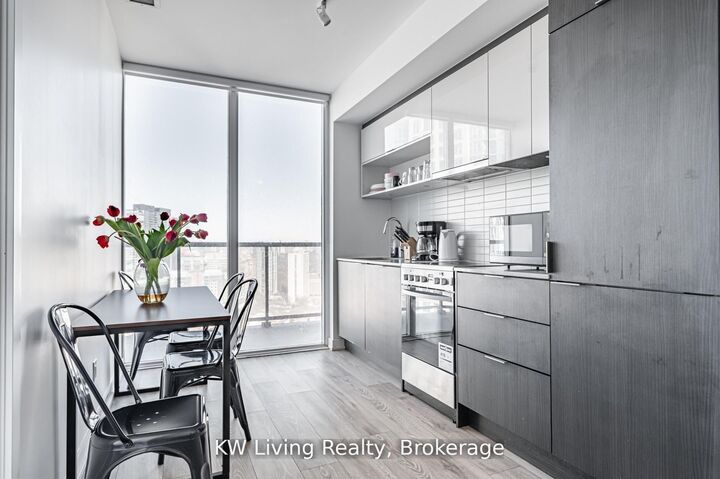 Property Photo:  159 Wellesley Street E 3009  ON M5Y 0H5 