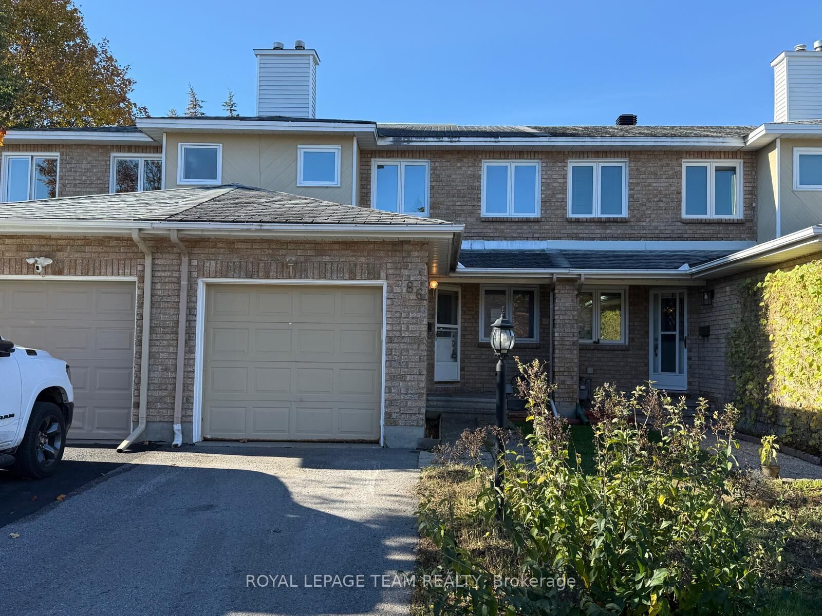 Property Photo:  86 Hummingbird Crescent  ON K2J 3A1 