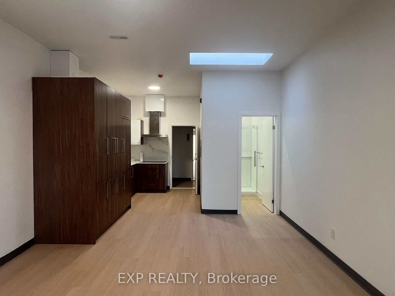 Property Photo:  268 Ottawa Street N 2  ON L8H 3Z9 