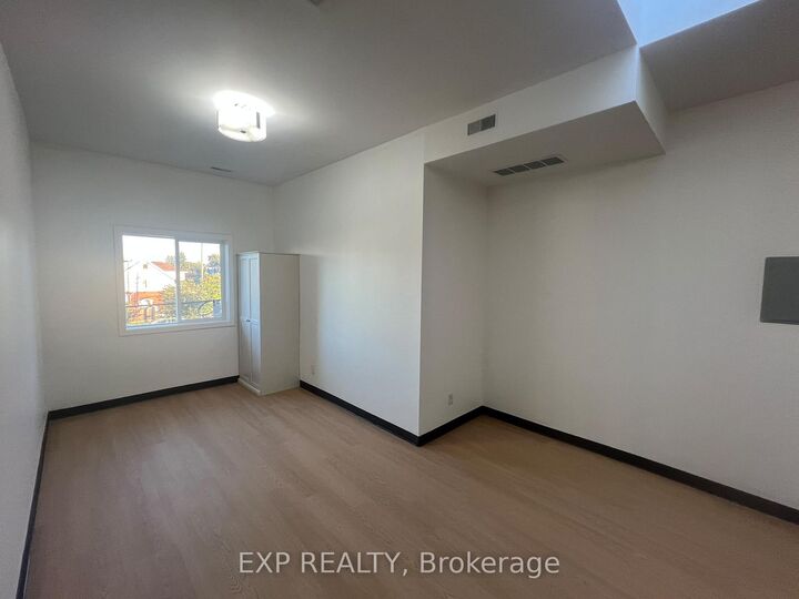 Property Photo:  264-268 Ottawa Street N 3  ON L8H 3Z9 