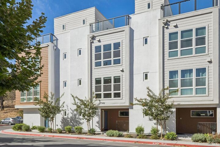Property Photo:  305 Verandah Avenue  CA 94945 
