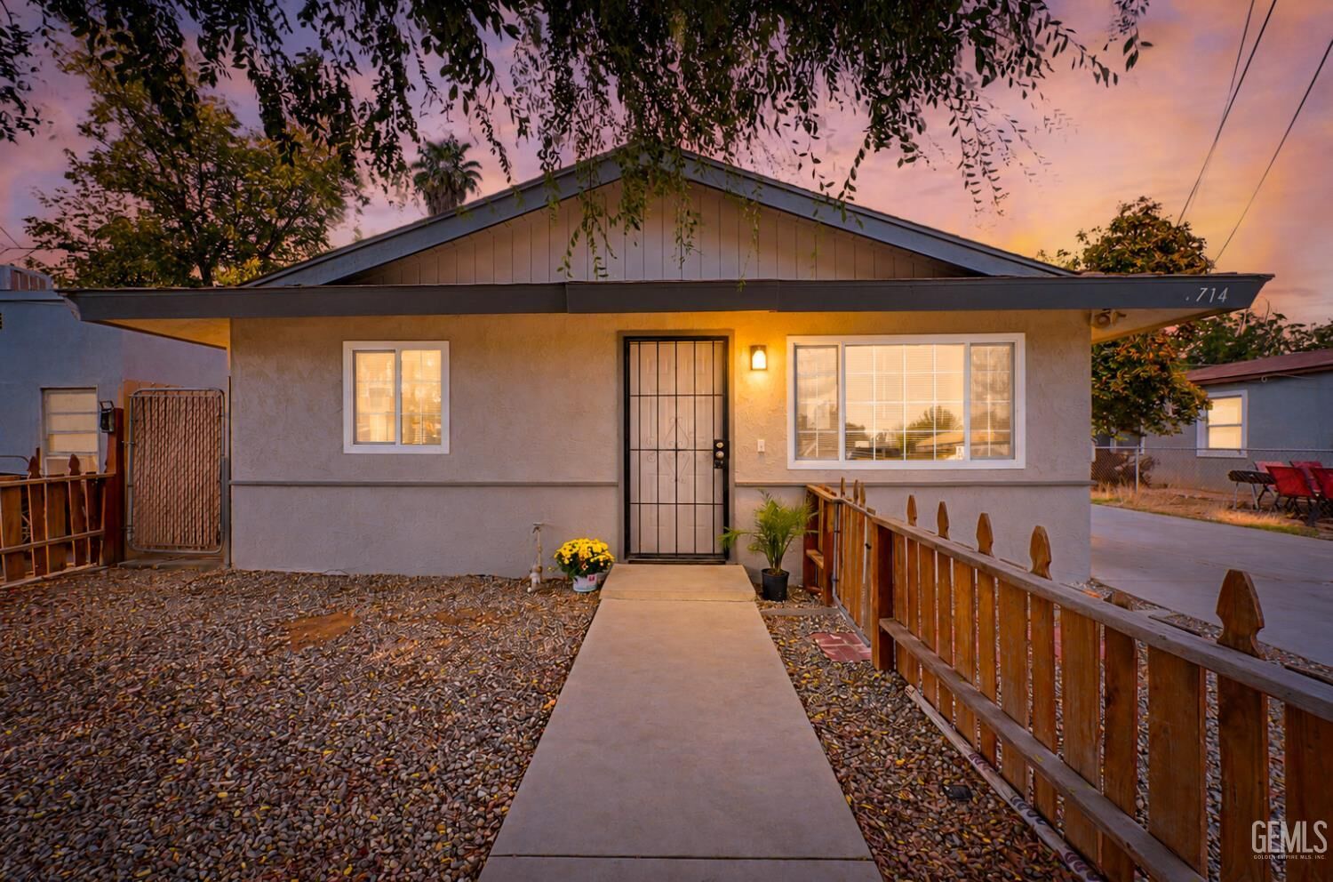 Property Photo: 714 Washington Avenue CA 93308