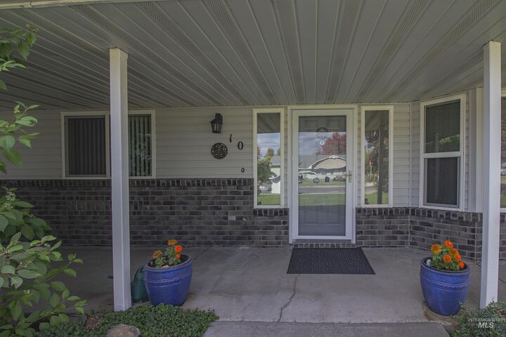Property Photo: 10 10th Avenue North ID 83661