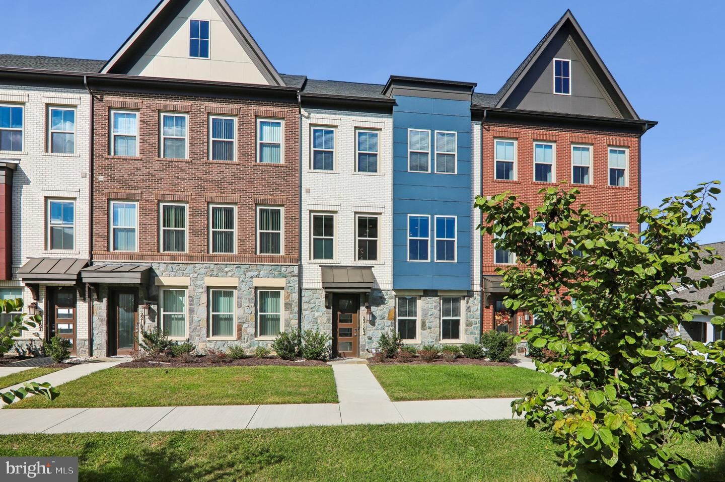 Property Photo:  22163 Orchard Oriole Aly  MD 20871 