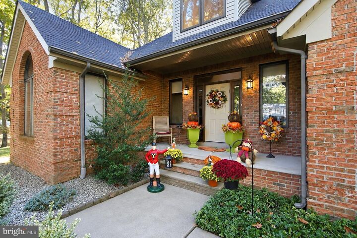 Property Photo:  1 Oak Leaf Drive  NJ 08533 