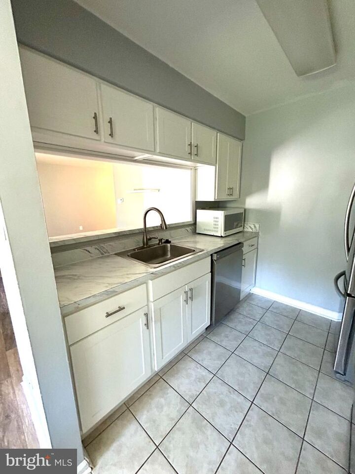 Property Photo:  222 Loring Court  NJ 08080 