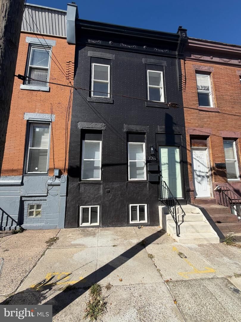 Property Photo:  3018 N Franklin Street 2  PA 19133 
