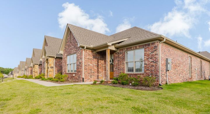 Property Photo: 101 Edgewood Circle AR 72223-4970