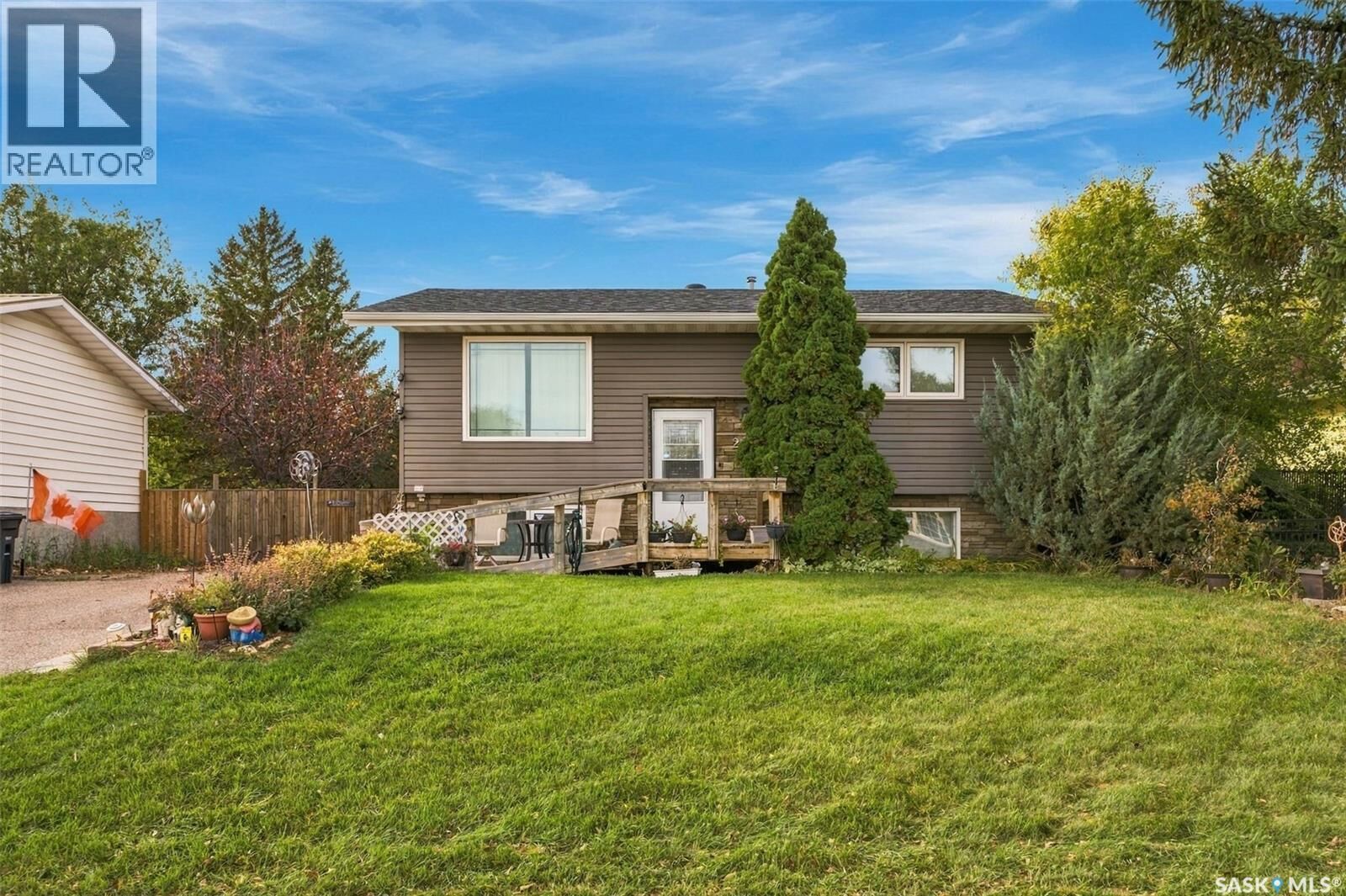Property Photo:  22 4th Avenue N  SK S0K 0A2 