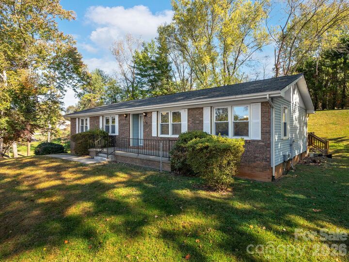 Property Photo: 16 Sun Valley Court NC 28701