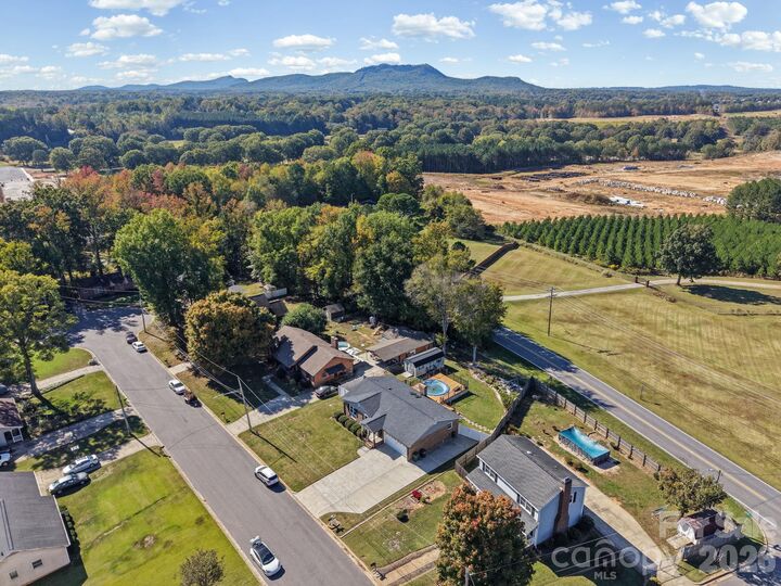 Property Photo:  2638 Castle Hill Road  NC 28052 