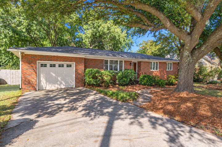 Property Photo:  1815 Dunbarton Drive  SC 29407 