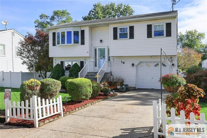 Property Photo:  18 Westinghouse Street  NJ 08840 