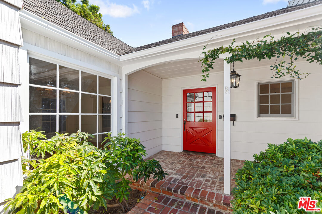 Property Photo: 11938 Foxboro Dr CA 90049