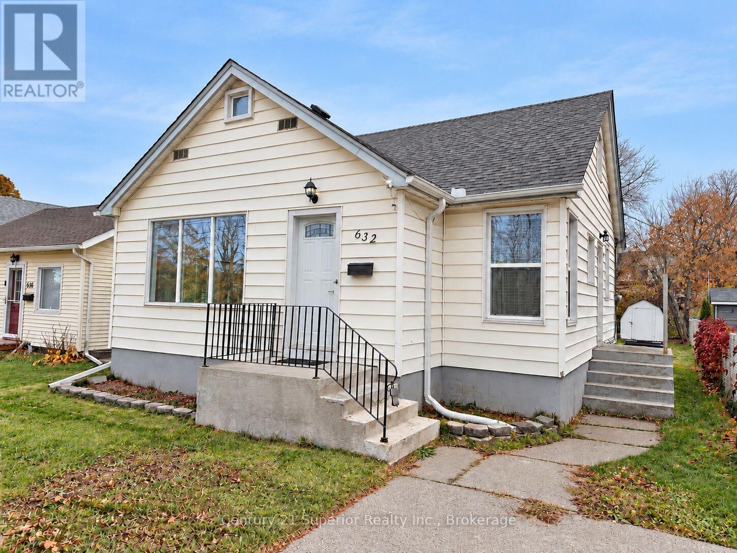 Property Photo:  632 Vickers Street North  ON P7C 4B7 