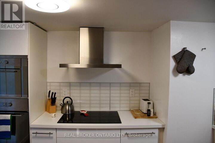Property Photo: 924 Watson Street B ON K2B 6B9