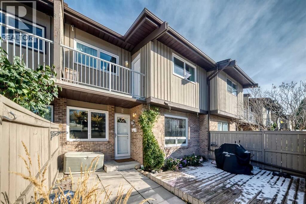 Property Photo:  1055 72 Avenue Northwest  AB T2K 5S4 
